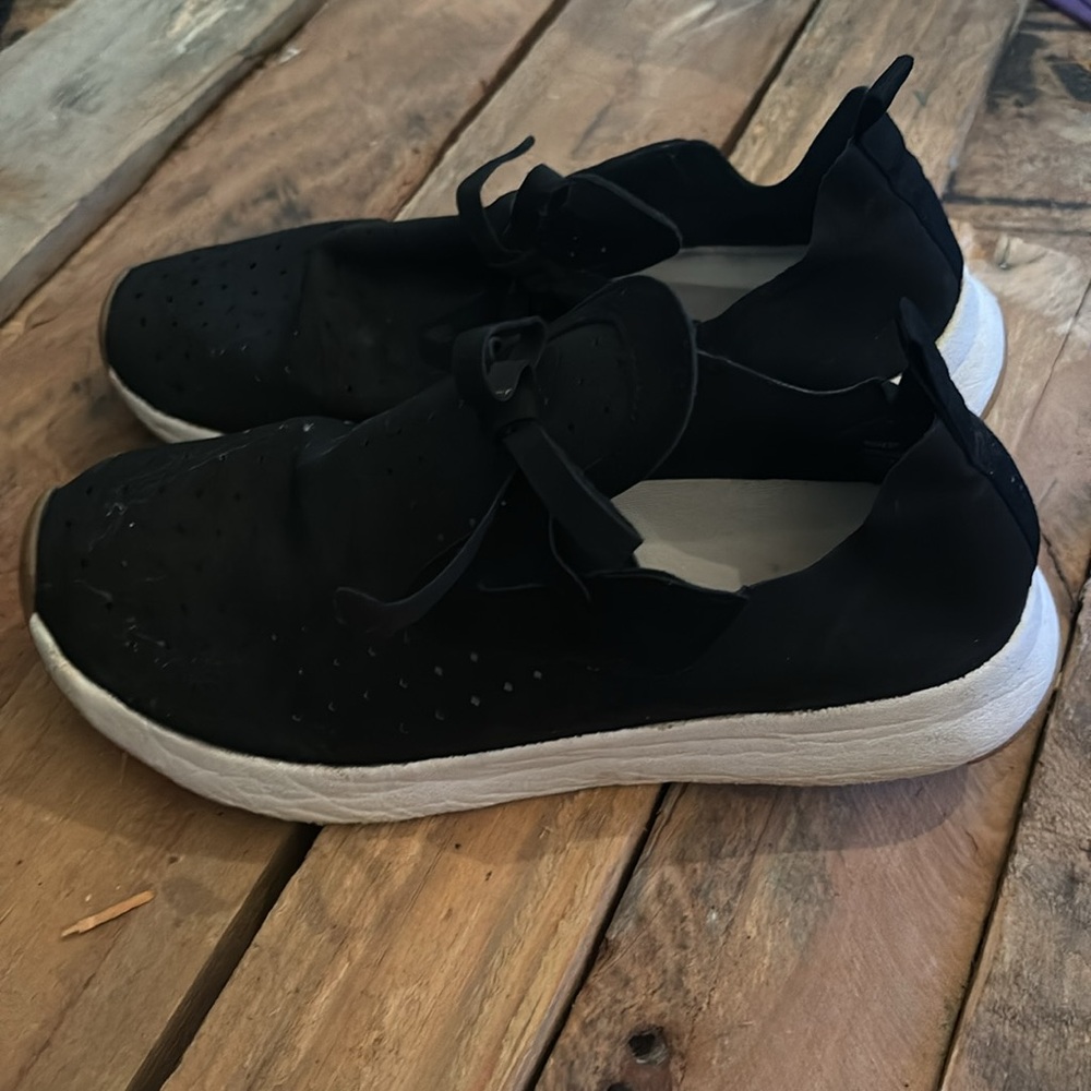 Womens size 7 black sugar slip on sneakers